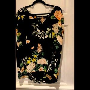 Lightweight VNeck floral blouse